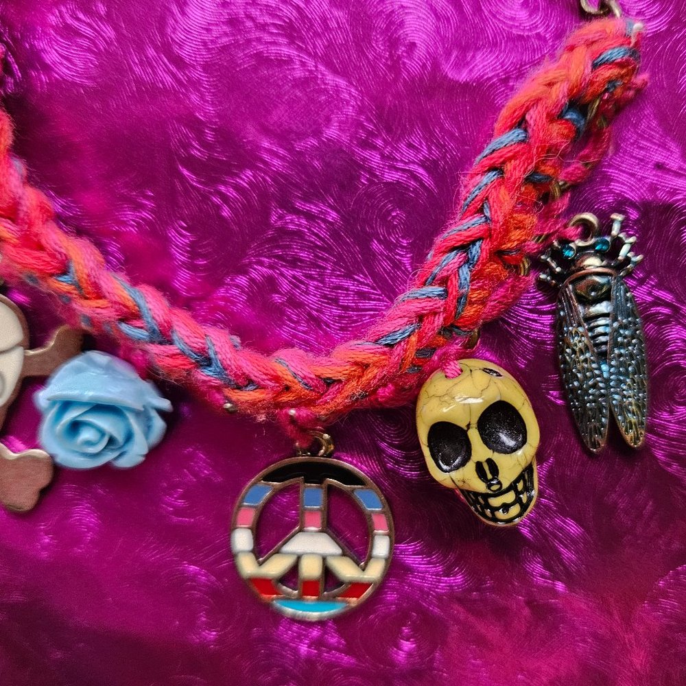 ☮️💀Y2K Princess VERA WANG Vintage Yarn Woven Charm Bracelet - GPC💀☮️